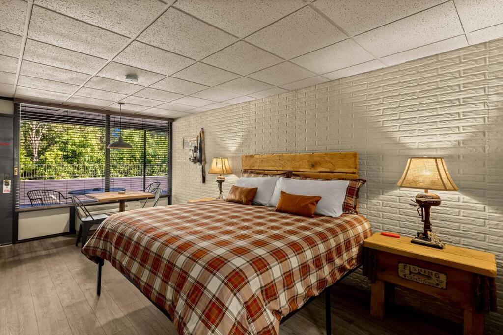 יוריקה ספרינגס Stonegate Lodge Bed, Wifi, 50In Roku Tv, Salt Water Pool Room #109 מראה חיצוני תמונה