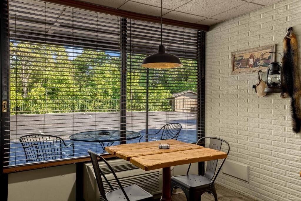 יוריקה ספרינגס Stonegate Lodge Bed, Wifi, 50In Roku Tv, Salt Water Pool Room #109 מראה חיצוני תמונה